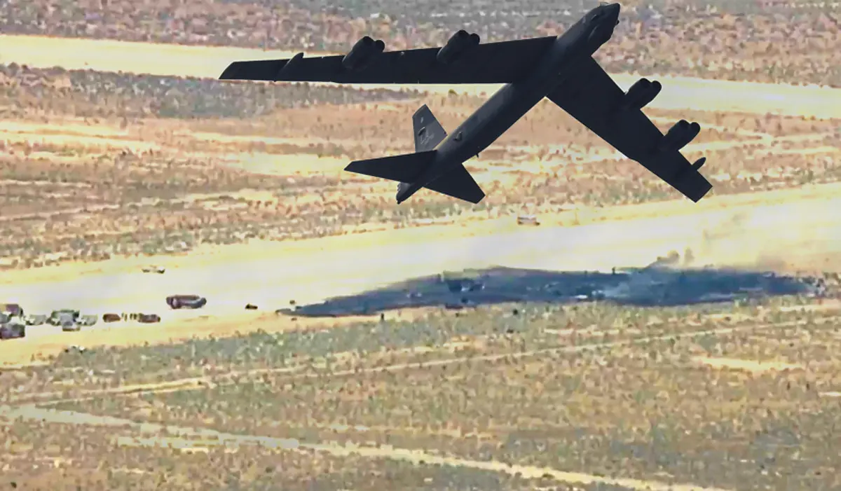 ABD'nin bombardıman uçağı yere çakıldı! İçindekilerin tamamı öldü