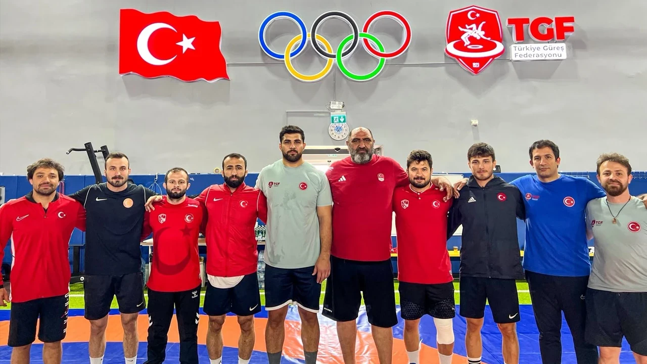 Milli güreşçiler Budapeşte'de madalya peşinde