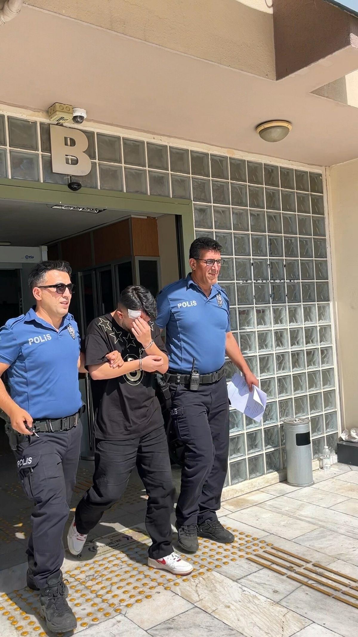 Makas attığı öne sürülen sürücü kazaya neden oldu; 4 çocuk annesi öldü, eşi ağır yaralandı