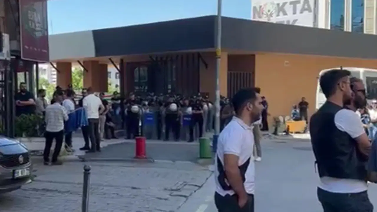 Ankara'da öğretmenlere yine polis ablukası!
