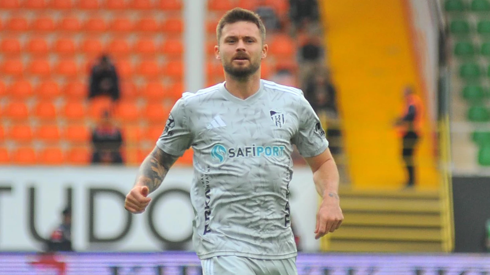 Kocaelispor'da orta saha oyuncusu Linetty'nin sözleşmesi uzatıldı