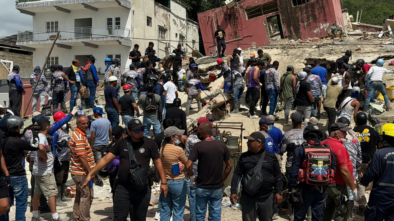 Venezuela'da zamana karşı yarış sürüyor