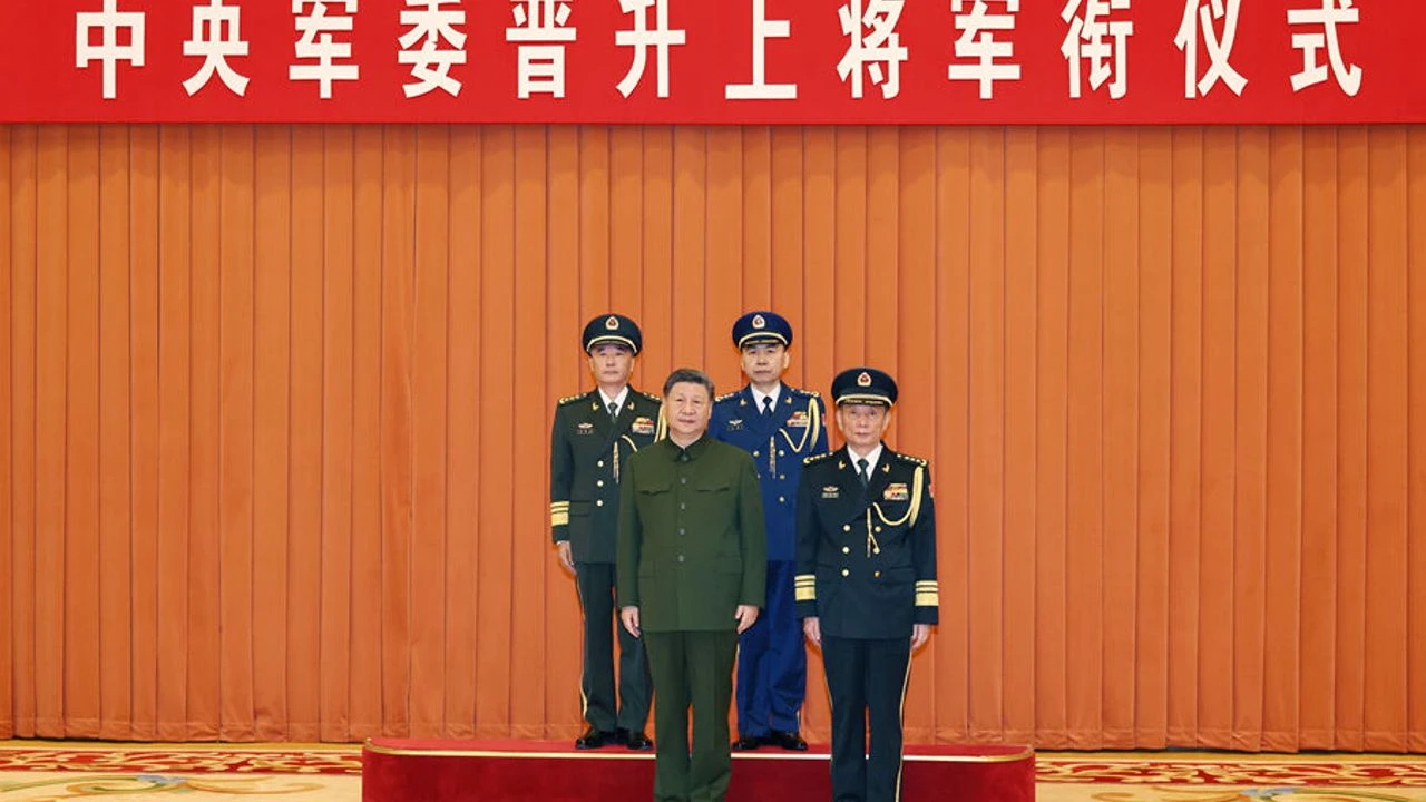 Xi’den iki subaya generallik terfi sertifikası