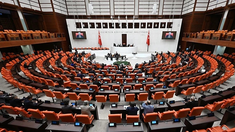 TBMM'nin çalışma süresi uzatıldı