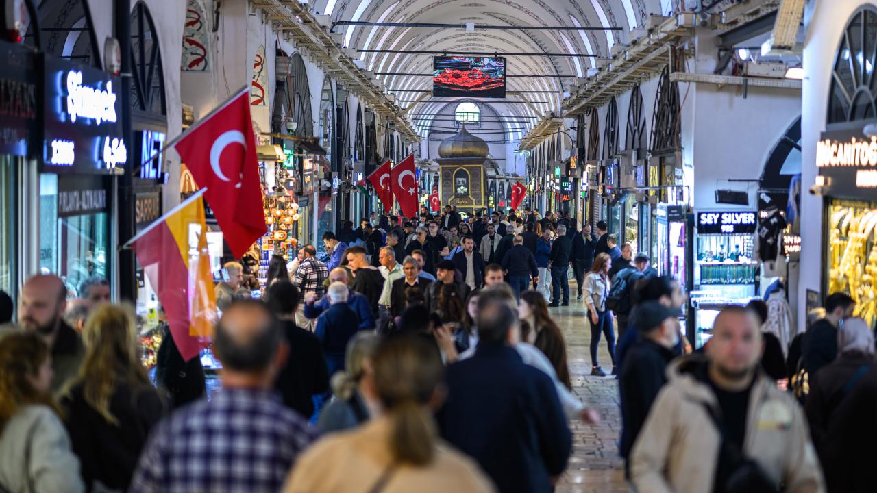 Kapalıçarşı her gün yüz binlerce misafiri ağırlıyor