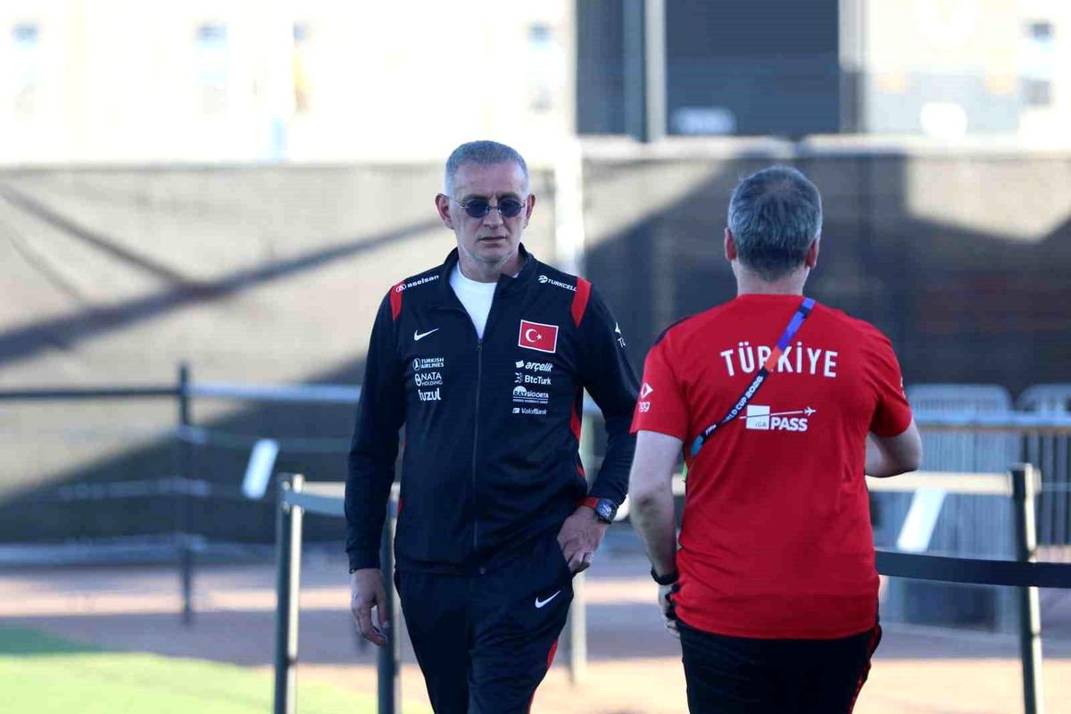 Hacıosmanoğlu: Montella ile devam, eleştirilere sert yanıt