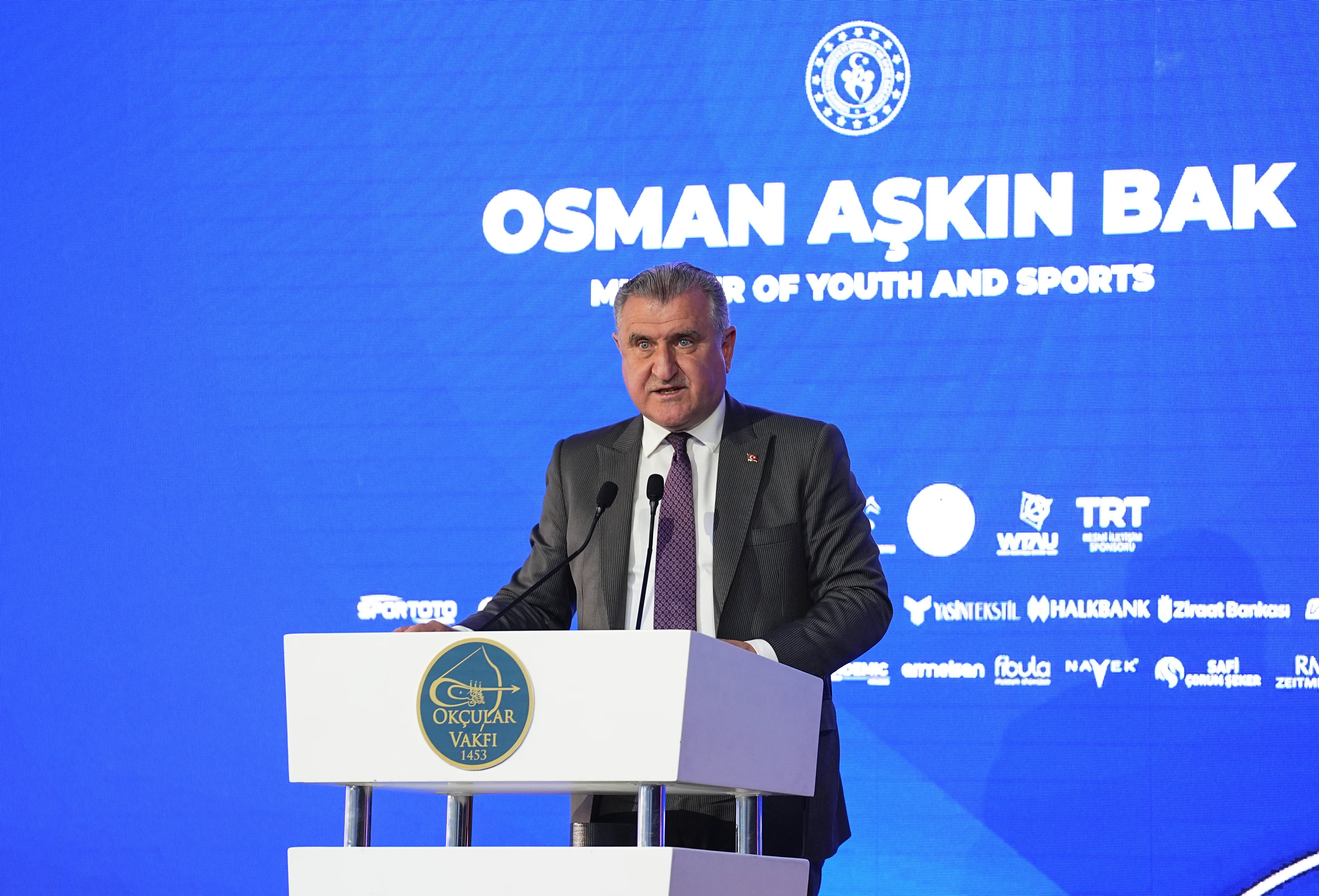 Bakan Bak, şampiyon Fenerbahçe Beko'yu tebrik etti