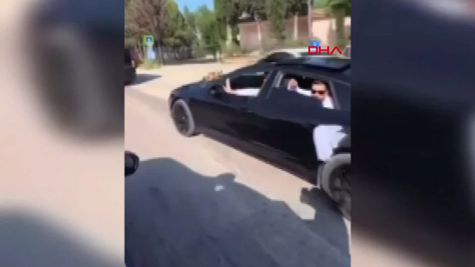 Çukurova’da Düğün Konvoyunda Tehlikeli Anlar