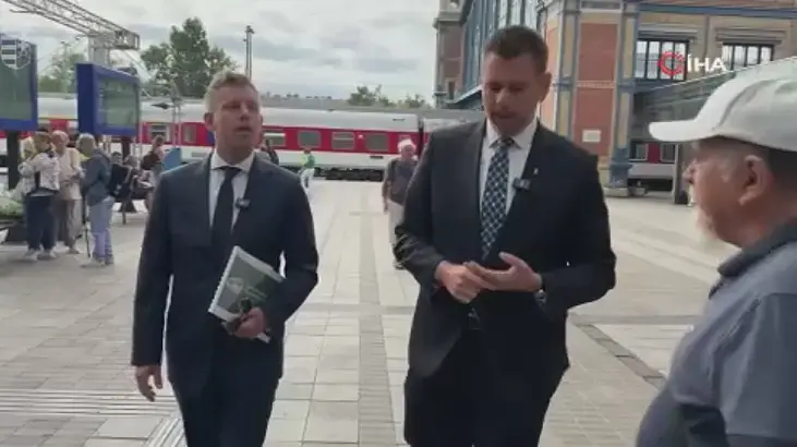Canlı yayında tükürüklü saldırıya uğrayan Macaristan Başbakanı Magyar'dan olay tepki