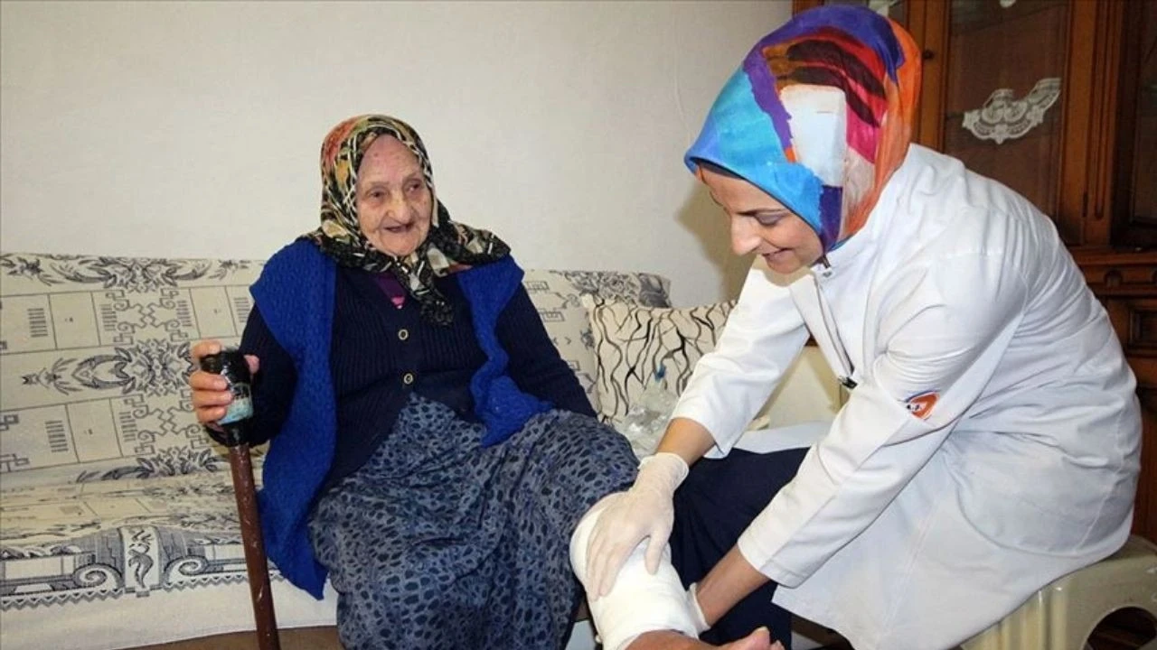 Evde sağlıkta yeni dönem! 7/24 hizmet başlıyor: Uzaktan takip ve evde rapor yenileme sistemi geliyor