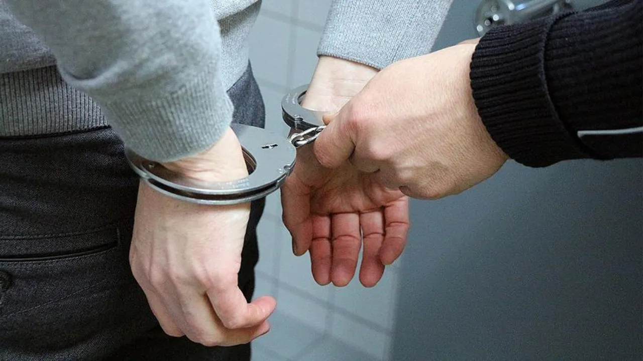 Kırmızı bültenle aranıyordu! Uyuşturucu kaçakçısı Mersin'de yakalandı