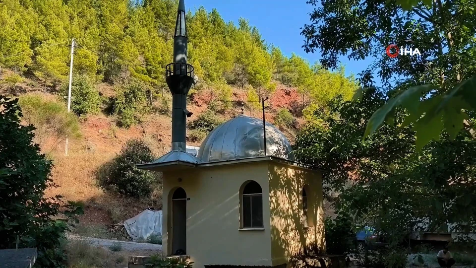 Mersin Anamur'da 9 metrekarelik cami turizmin ilgi odağı oldu