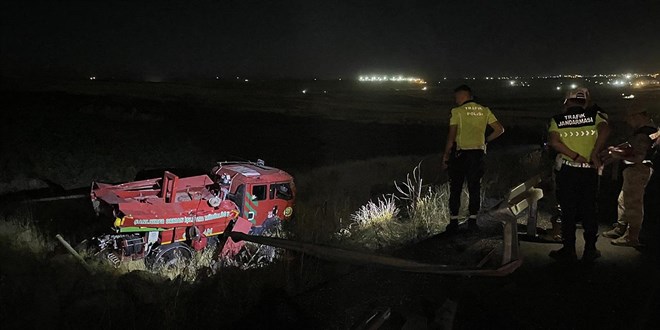 Şanlıurfa'da minibüs ile arazöz çarpıştı: 8 yaralı