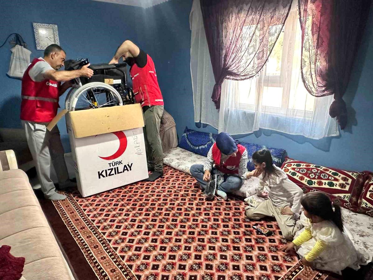 Kızılay'dan özel bireylere tekerlekli sandalye desteği