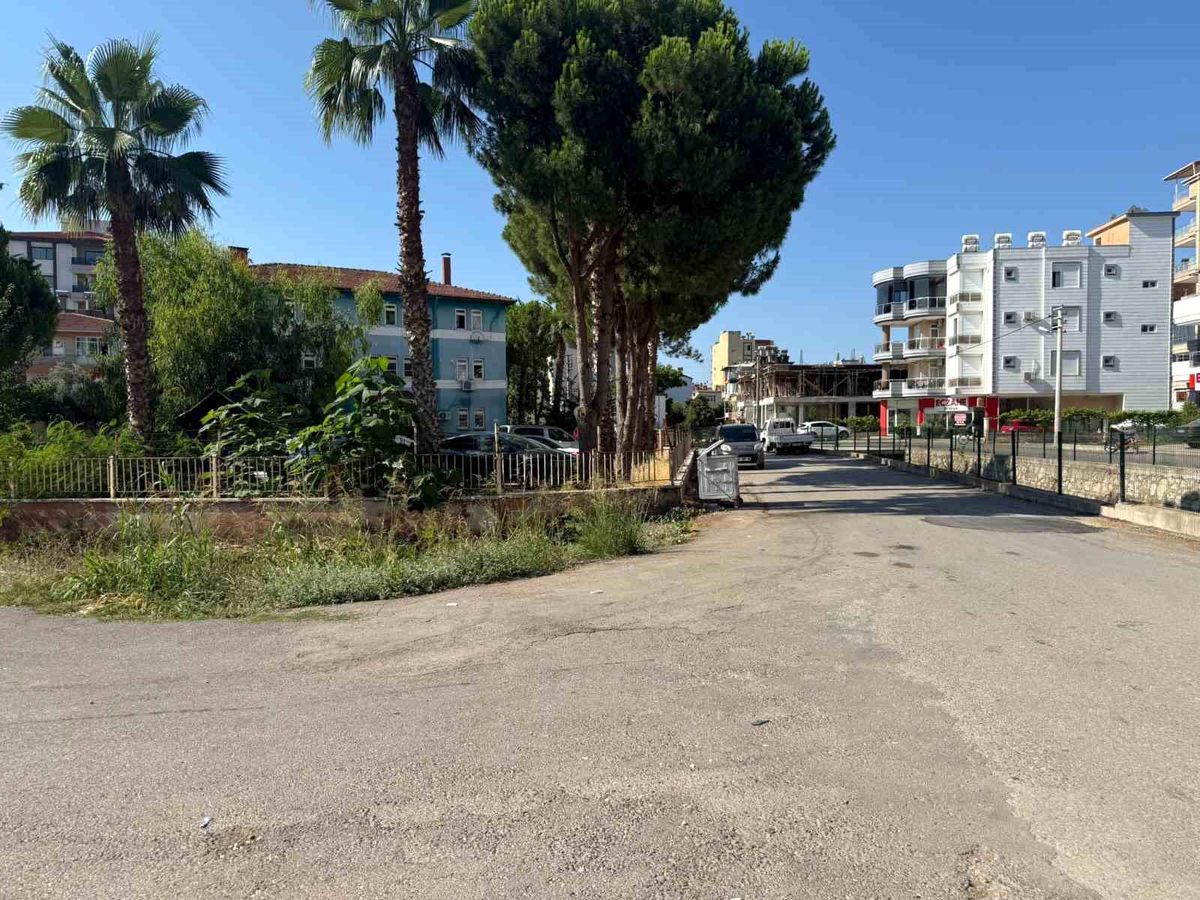 Gece yarısı patlatılan havai fişek, mahalleyi ayağa kaldırdı: Kimi deprem sandı, kimi maç var zannetti