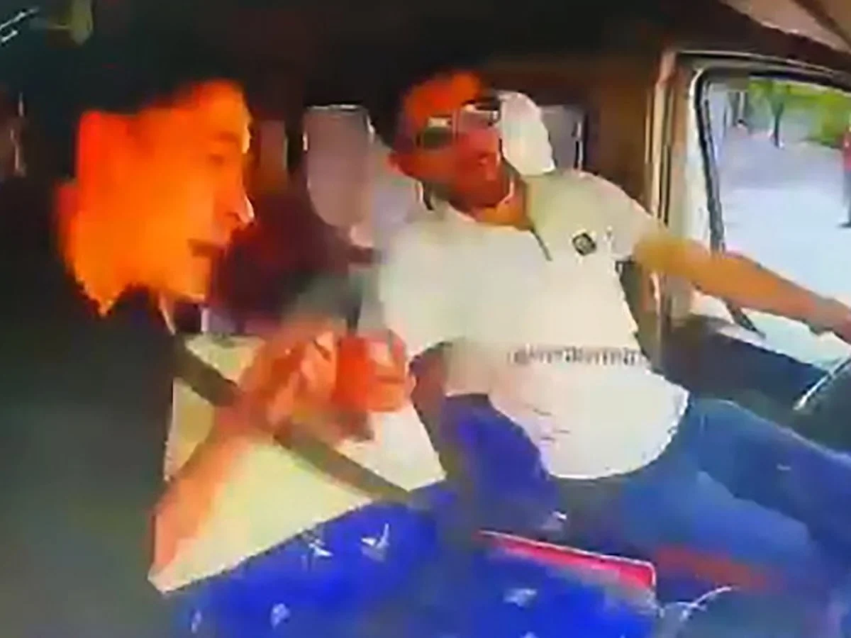 Adana'da uyuyan sürücü, yolcuların canını tehlikeye attı
