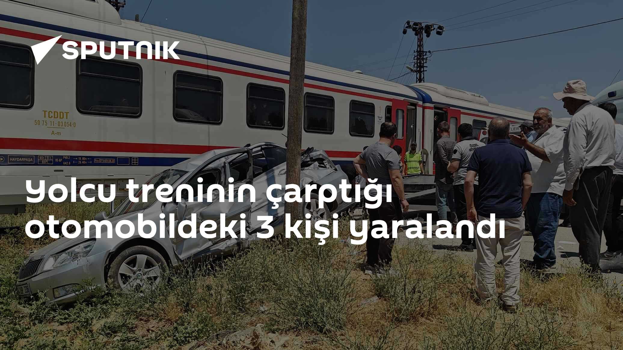 Yolcu treninin çarptığı otomobildeki 3 kişi yaralandı
