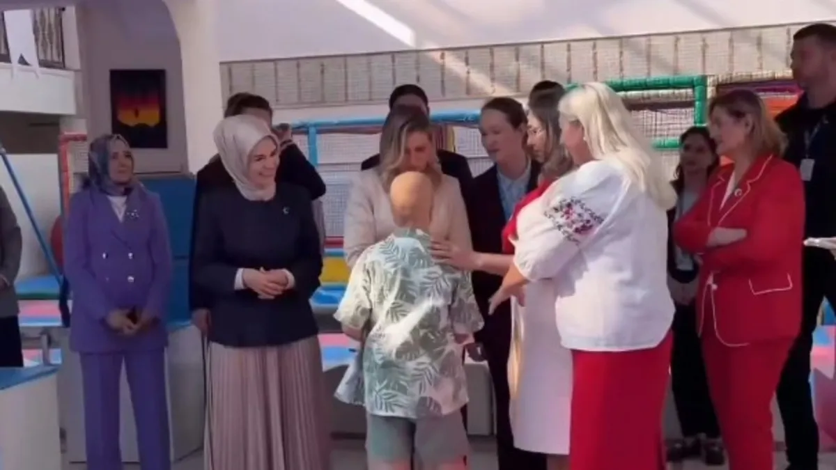 Bakan Göktaş ve Zelenskiy'nin eşinden Ukraynalı çocuklara ziyaret