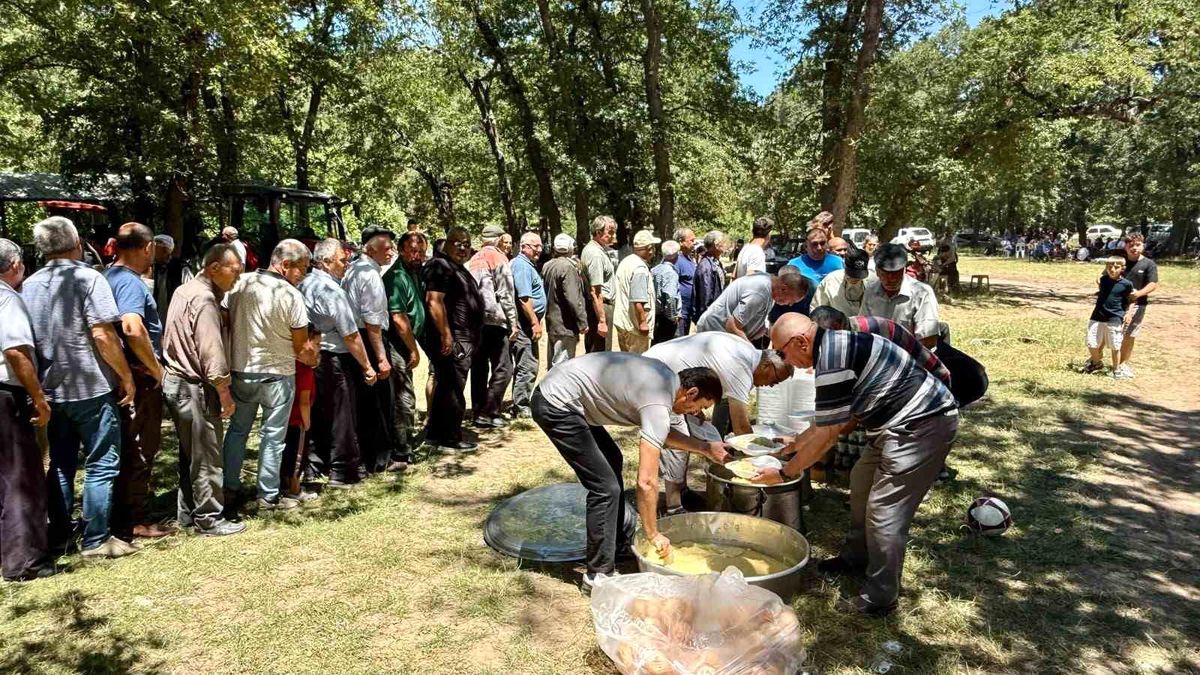Dereoba köyü hayrı yapıldı