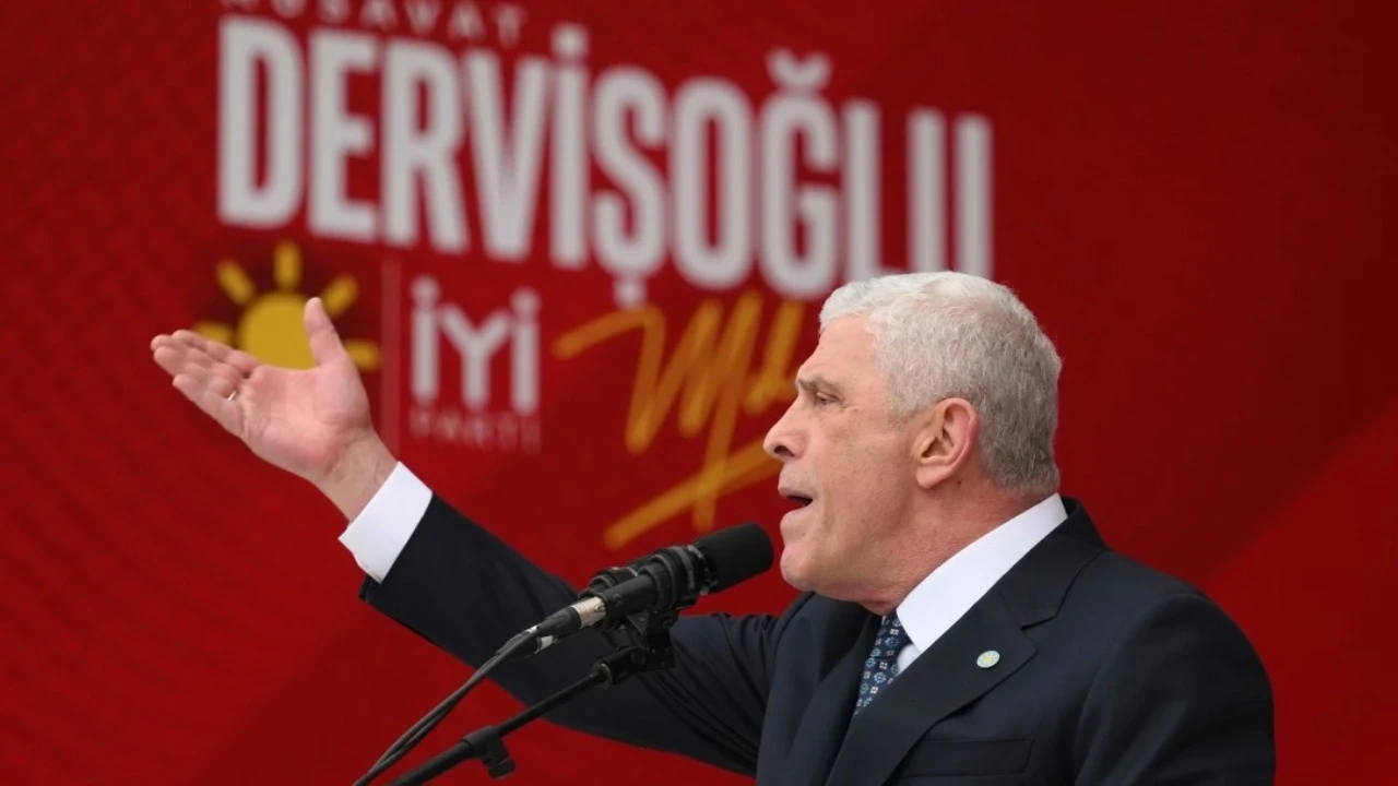İYİ Parti’den on binlerle bayrak mitingi
