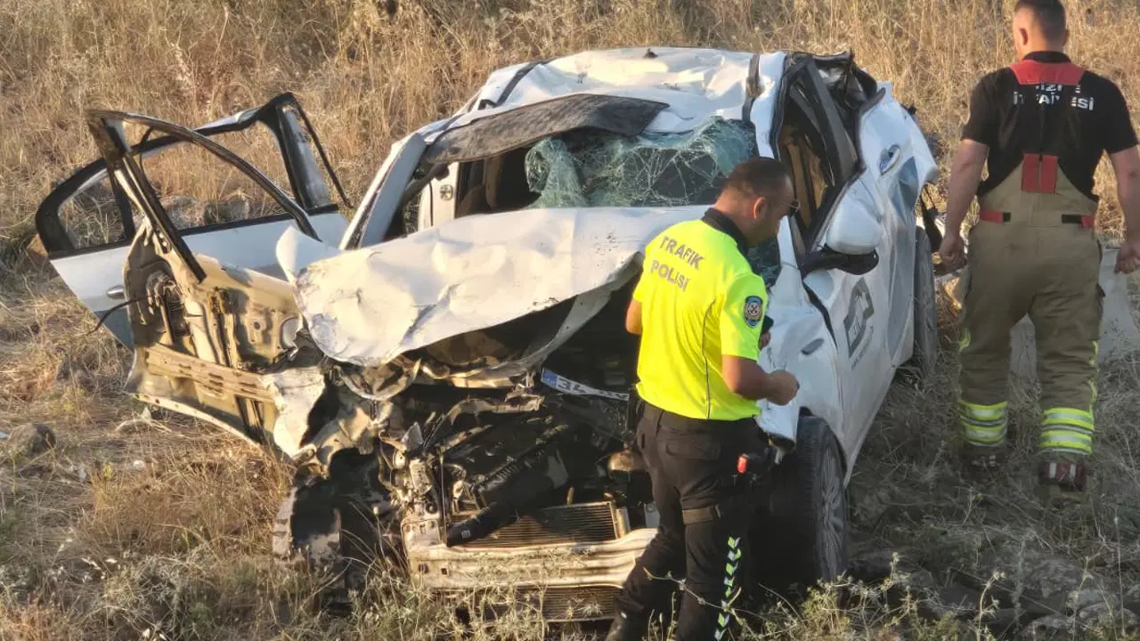 Şırnak'ta otomobil tarlaya uçtu: 1 ölü, 2 yaralı