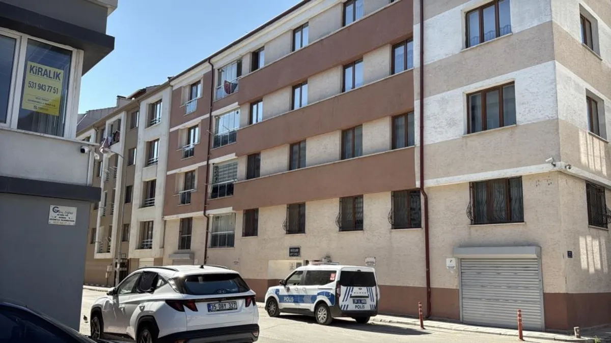 Kötü koku ihbarı gerçeği ortaya çıkardı! Eve giren ekipler yaşlı adamın cesedi ile karşılaştı