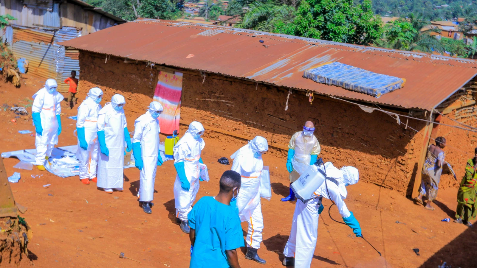 DSÖ'den Ebola uyarısı: Virüsü kontrol edemiyoruz