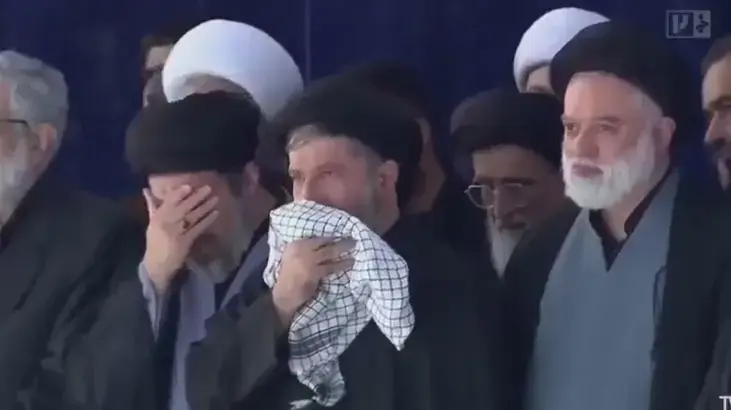 İran'da Hamaney'e tarihi veda! 3 oğlu gözyaşı döktü... Mücteba'nın yokluğu dikkatleri çekti