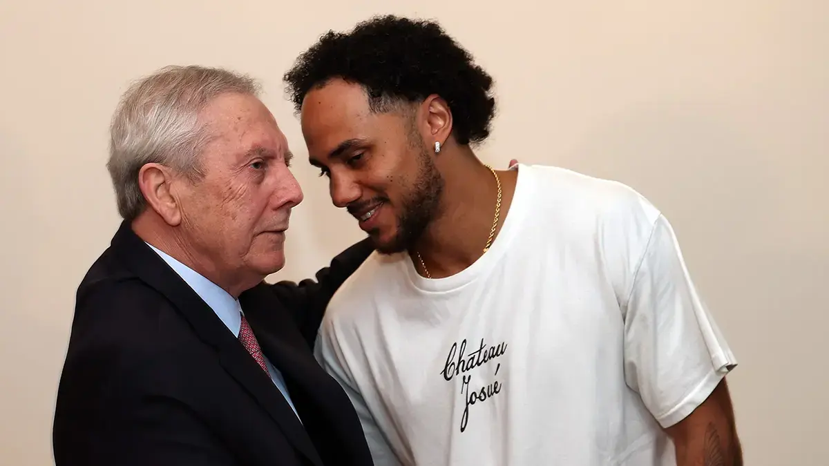 Fenerbahçe'nin yeni yıldızı Shane Larkin, Aziz Yıldırım'la görüştü