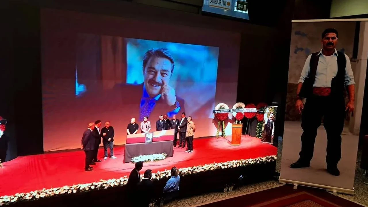 Usta oyuncu Kadir İnanır son yolculuğuna uğurlanıyor