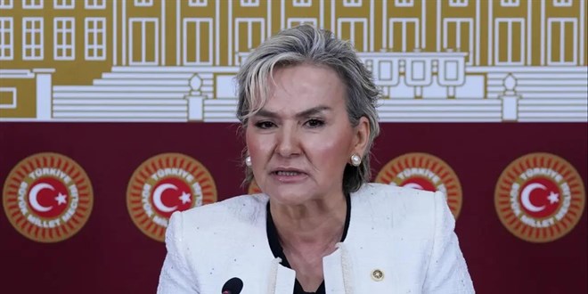 İstanbul Milletvekili Nimet Özdemir, CHP'den istifa etti