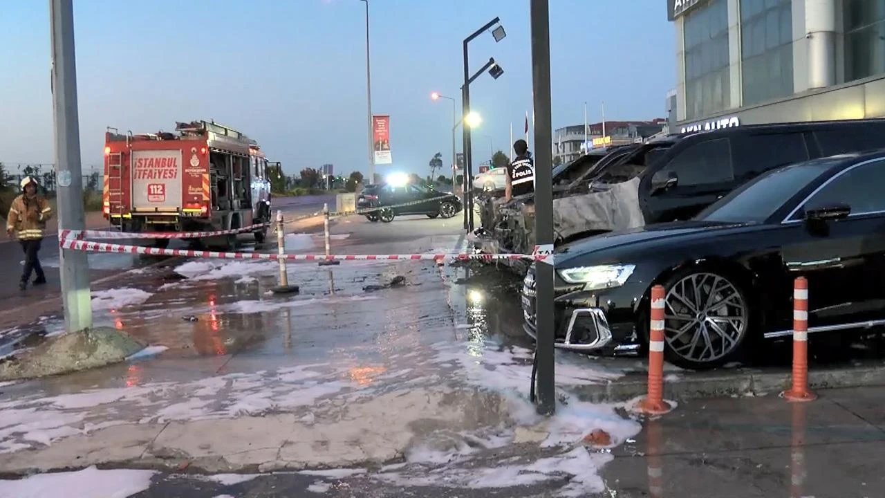 Lüks araçlar alev alev yandı! Bir araçta başladı, hızla yayıldı! Bir gecede 50 milyon TL yandı!