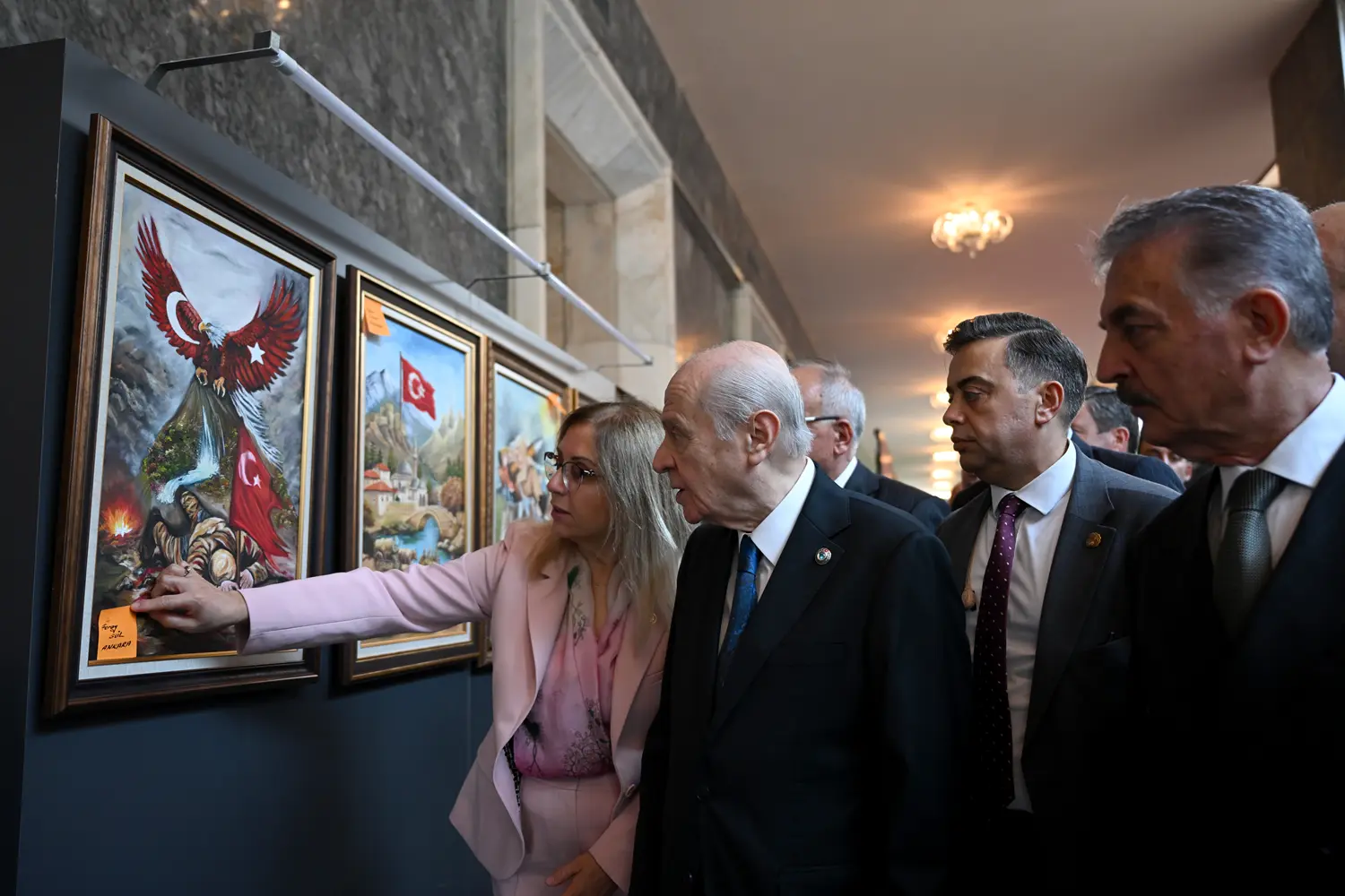 MHP Lideri Bahçeli'den 15 Temmuz sergisine ziyaret