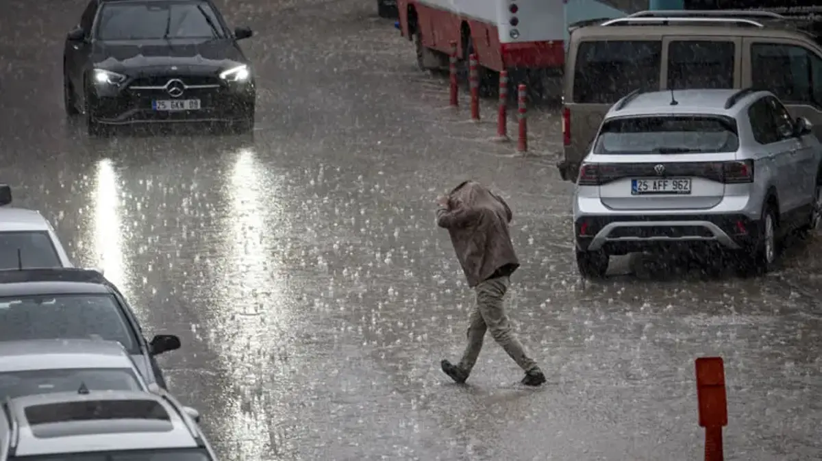 Sağanak yağışlar kuvvetli geliyor! Meteoroloji ve AFAD tarih vererek peş peşe uyardı