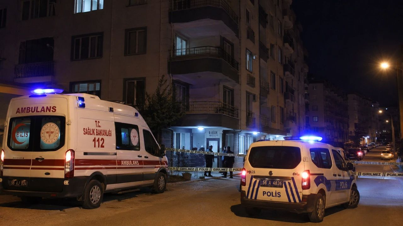 Siirt’te binanın çatısından düşen 15 yaşındaki kız hayatını kaybetti
