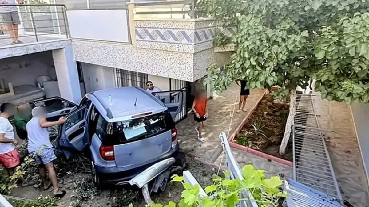 Aydın'da feci kaza! Evin bahçesine uçan araç herkesi şoke etti