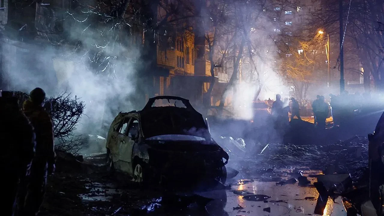 Rusya'dan Ukrayna'ya saldırı sonrası Zelenskiy'den açıklama: 11 ölü