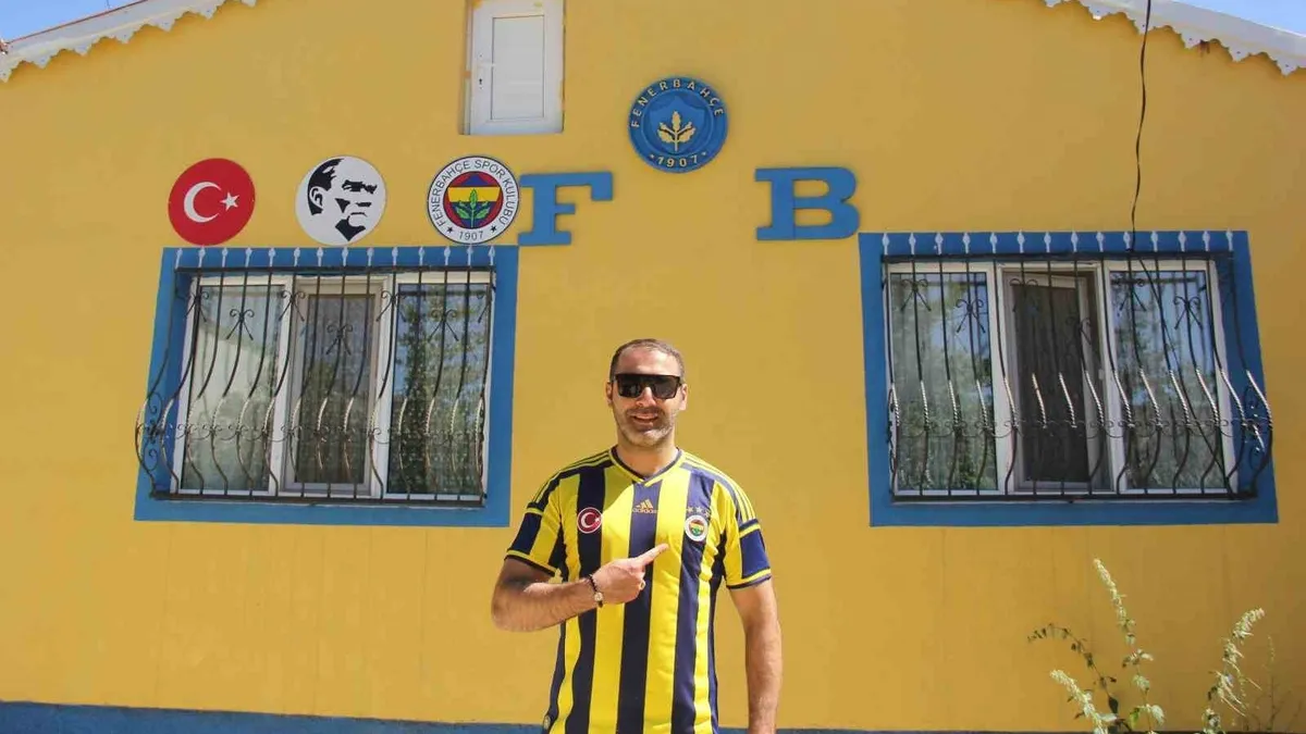 Fenerbahçe sevgisini evinin duvarlarında yaşattı