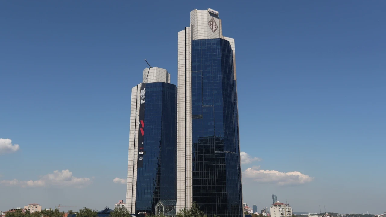 Akbank'ın ilk yarı net kârı 34,3 milyar TL oldu