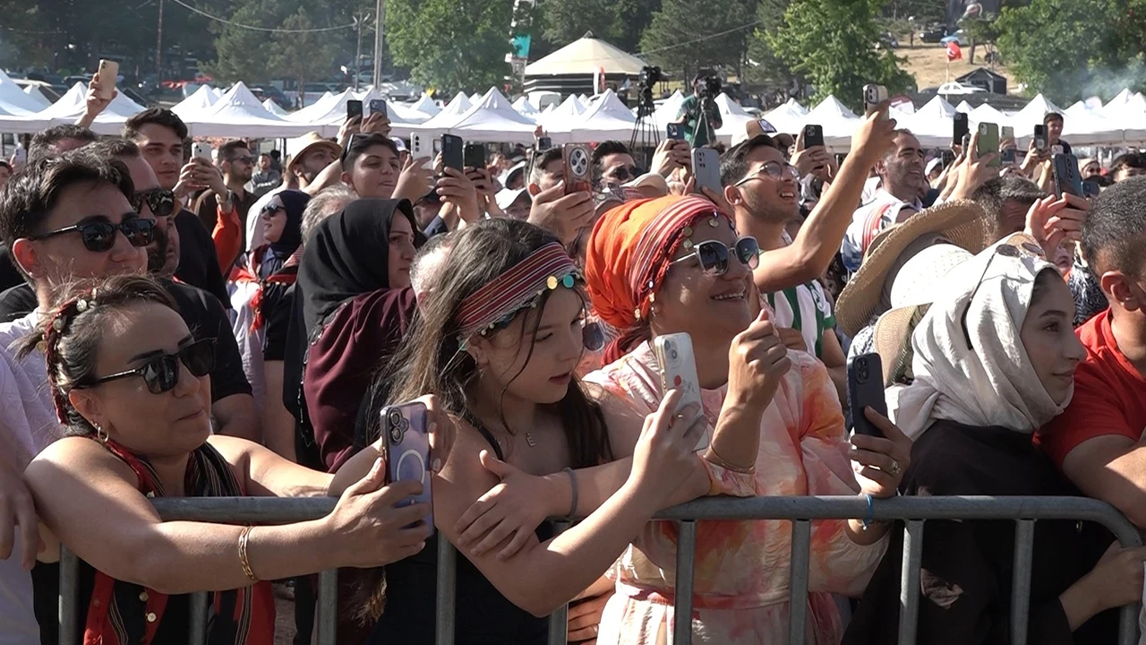 Bursa’da Karadeniz rüzgarı: 30 bin Giresunlu 3 gün 3 gece horonda buluştu