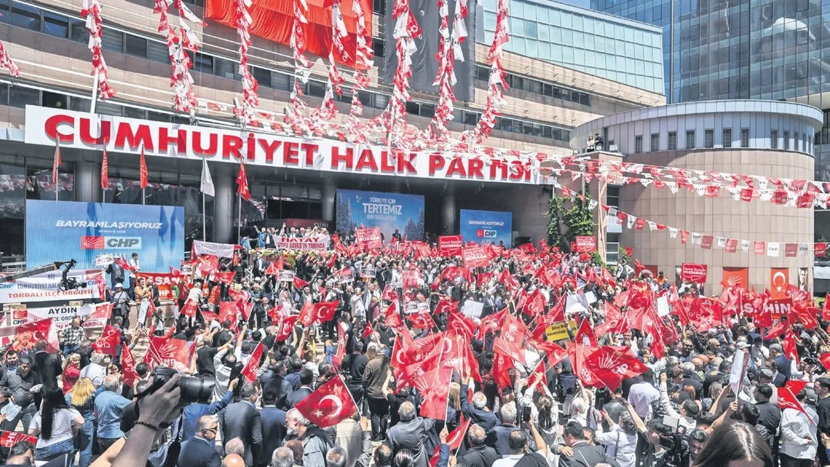 CHP'de Kılıçdaroğlu'ndan il başkanlarına rest: 'Ya arınmadan taraf olun ya da bırakın'