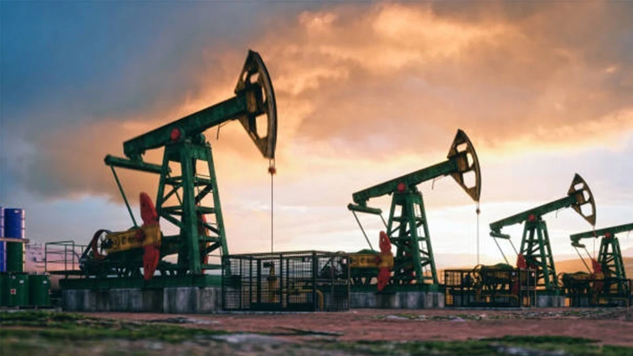 Jeopolitik gerilim petrolde sert yükselişi tetikledi: Brent petrolde kritik eşik aşıldı
