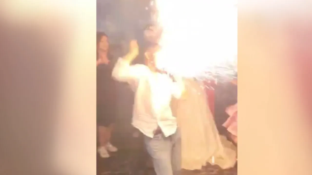 Ağzına soktuğu meşale patladı, ejderhaya döndü