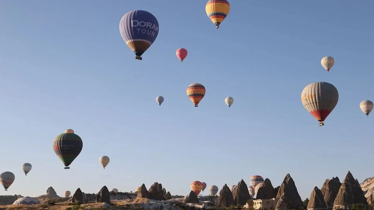 Kapadokya semalarında rekor ilgi: 6 ayda 256 bin turist balonlarla uçtu
