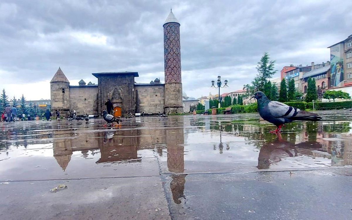 Erzurum ve Ardahan için "sarı" kodlu uyarı: Kuvvetli sağanak ve sel riski