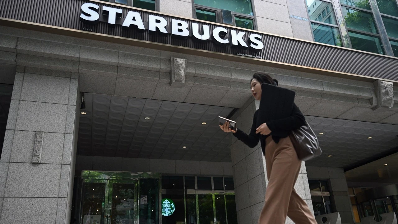 Starbucks’tan skandal reklam! 2 bin mağaza aynı anda kapanacak