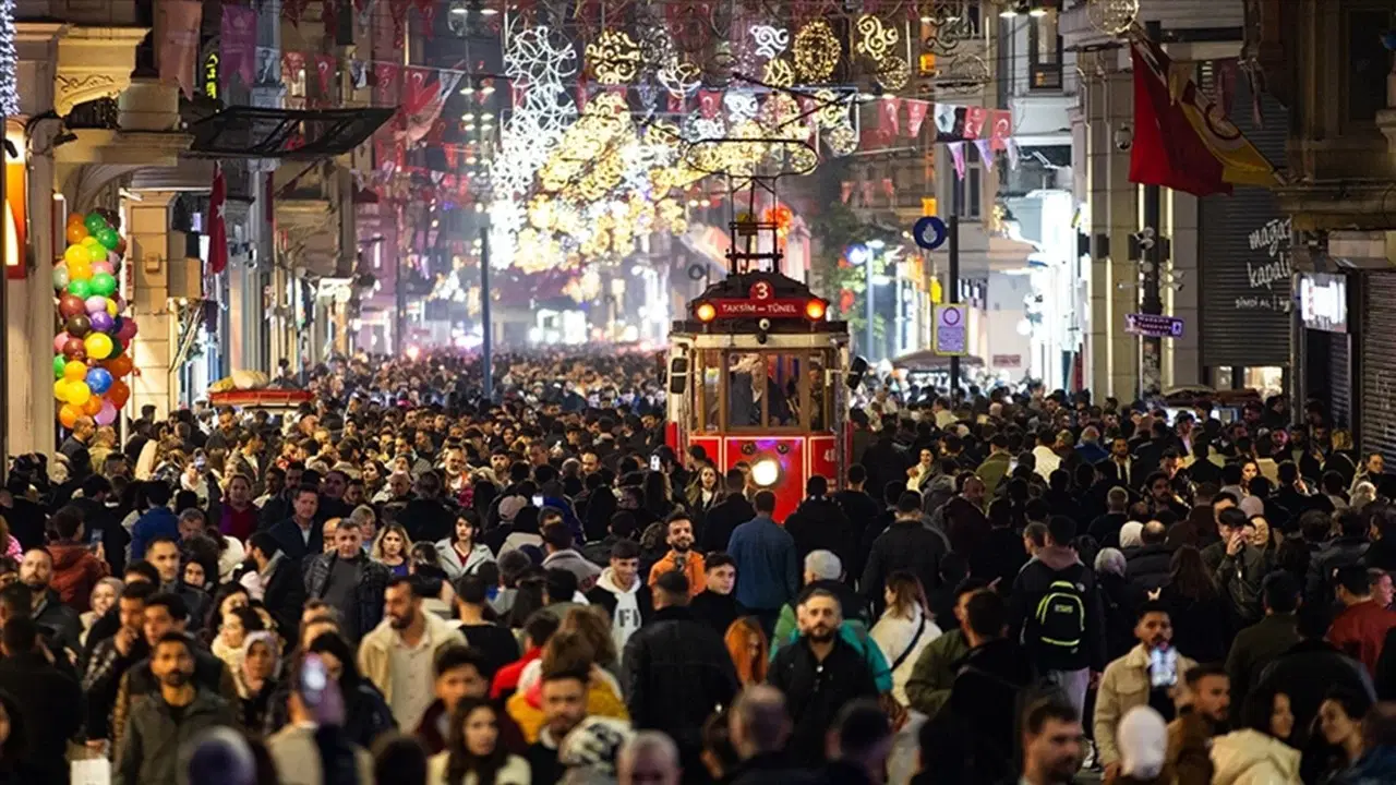 Türkiye'ye en çok hangi ülkenin vatandaşları göç etti? Sınır kapılarında büyük hareketlilik