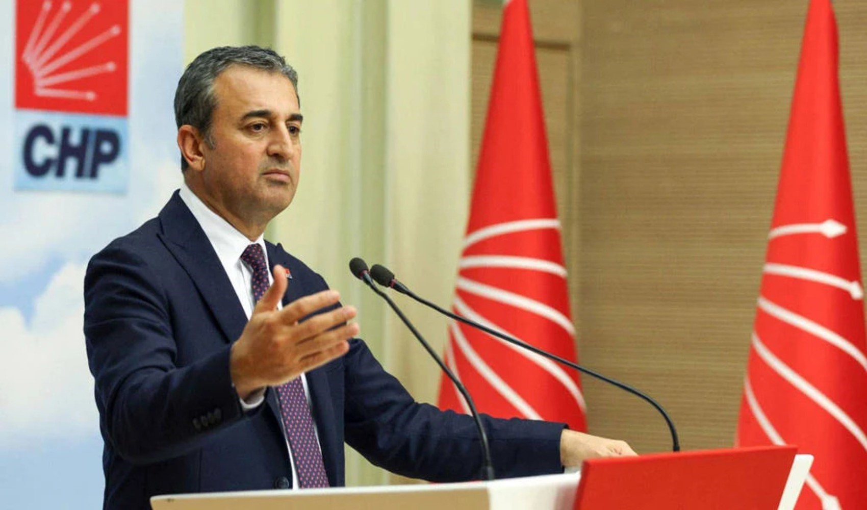 Figüran polemiği büyüyor: Burhanettin Bulut'tan Gürsel Tekin'e jet yanıt