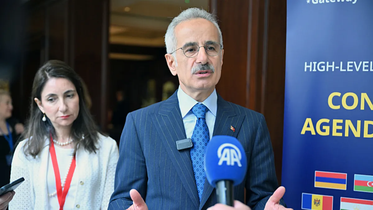 Bakan Uraloğlu'ndan Hürmüz Boğazı ve Basra Körfezi açıklaması: 15 gemimiz güvenli şekilde bölgeden ayrıldı