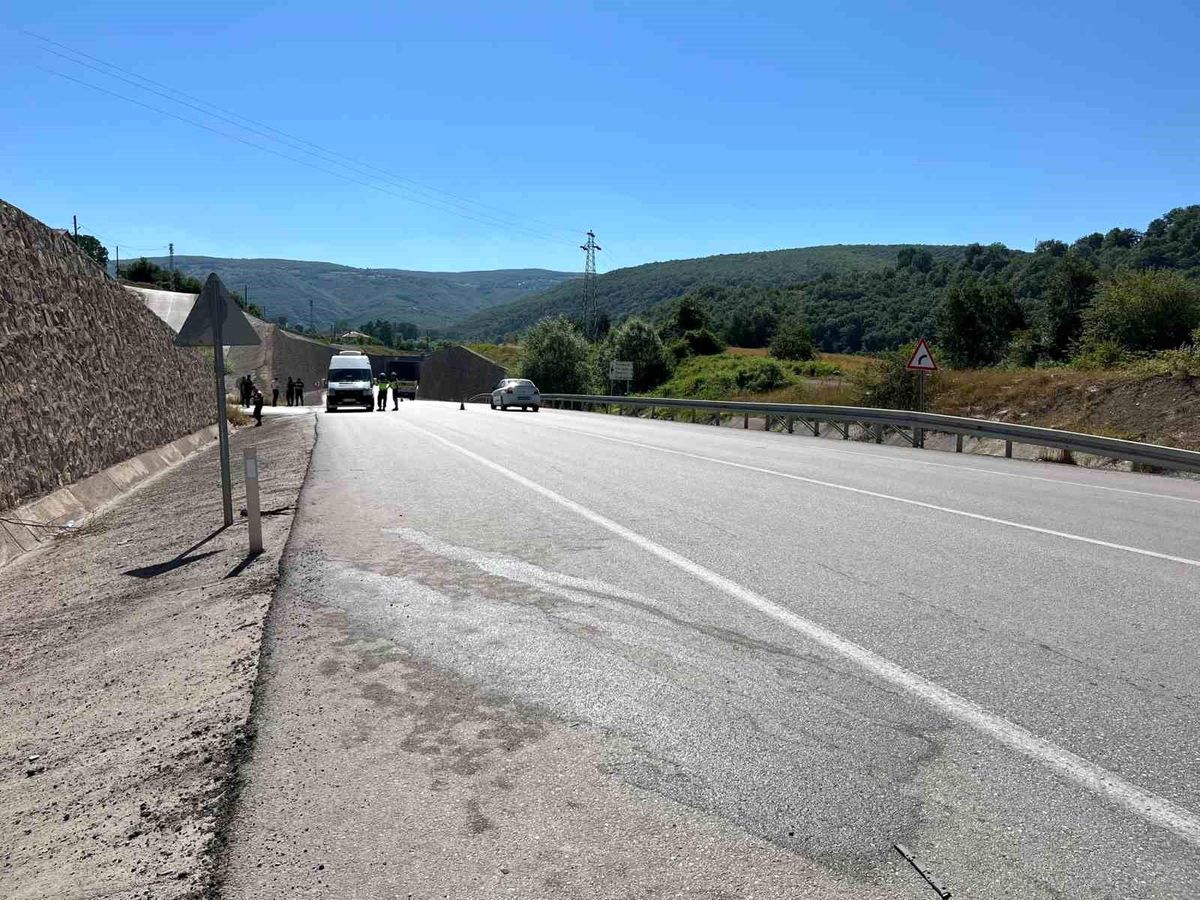 Kavak'ta yolun karşısına geçen kadına otomobil çarptı: 1 ölü